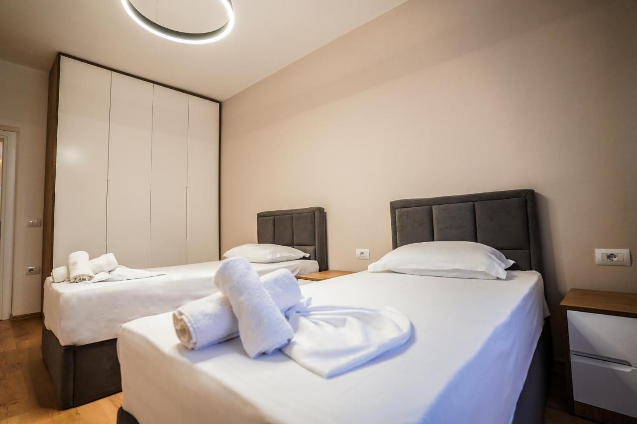 Hidden Gem Tirana 2Br Comfort In Historic Zone Buitenkant foto