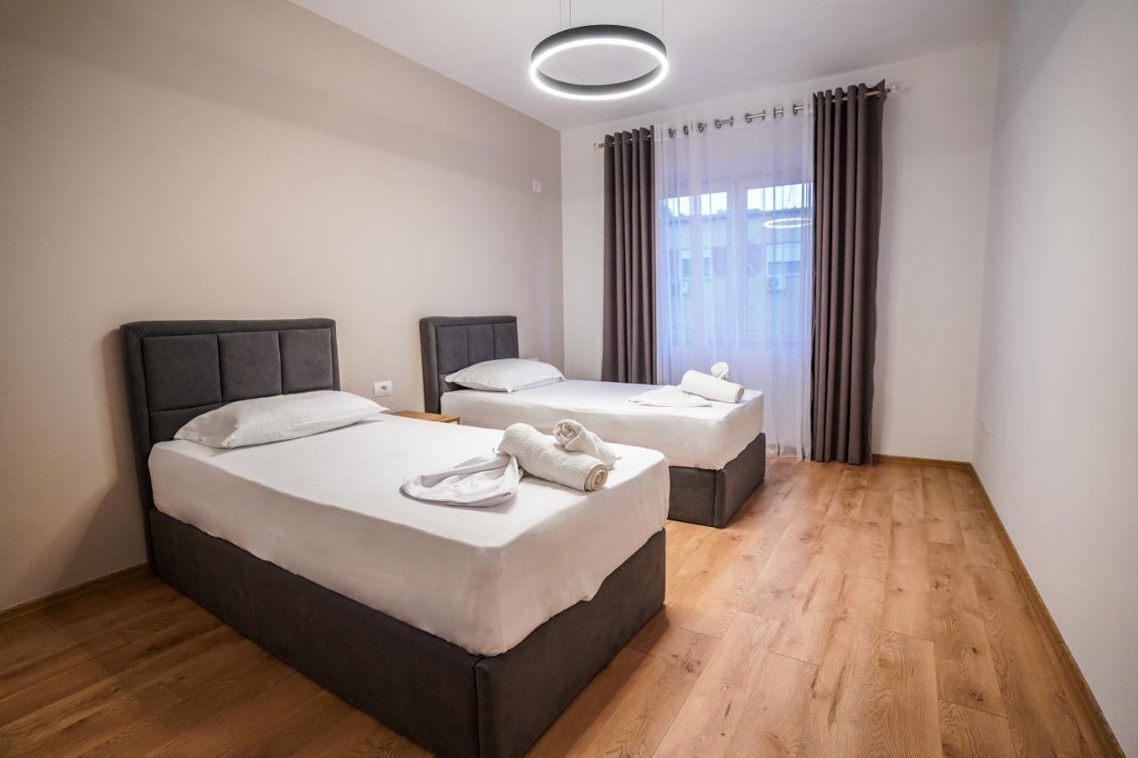 Hidden Gem Tirana 2Br Comfort In Historic Zone Buitenkant foto